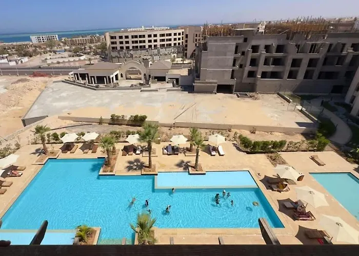 Luxury Modern With Pool View Aldau Heights Apartment